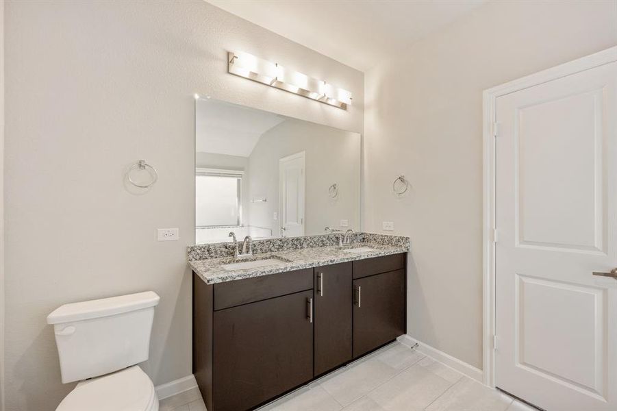 Furnished interior view inside a new home in Eagle Glen Elements, Alvarado (Image 10).