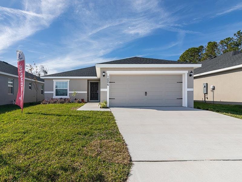 Welcome home to 1004 Aruba Ave in Mulberry, Florida!