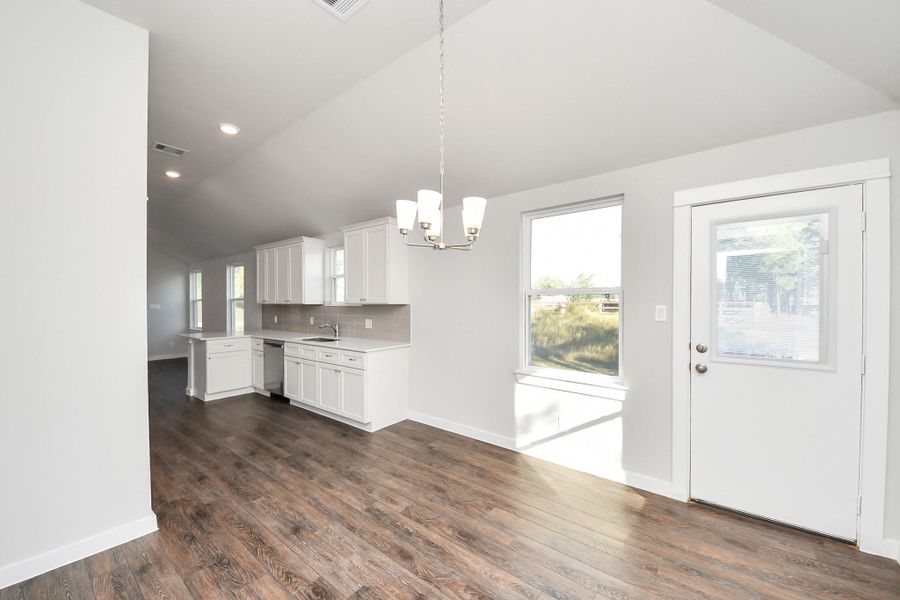 Spacious, unfurnished interior of a new home in Santa Fe, Cleveland (Image 21).