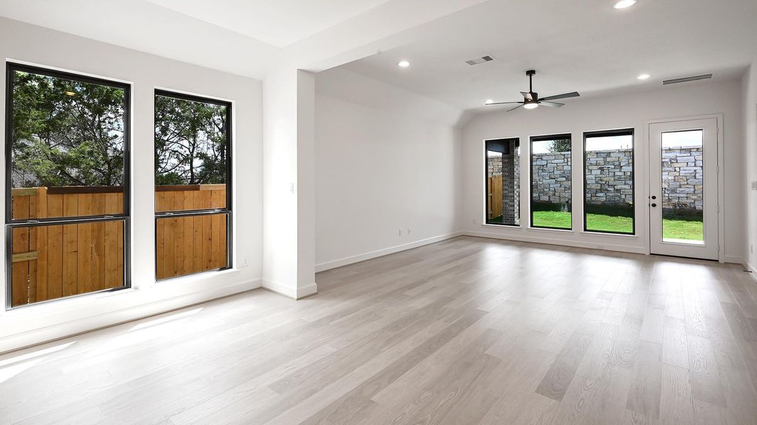 Spacious, unfurnished interior of a new home in 6 Creeks 45', Kyle (Image 16). Spacious, unfurnished interior of a new home in 6 Creeks 45', Kyle (Image 16).