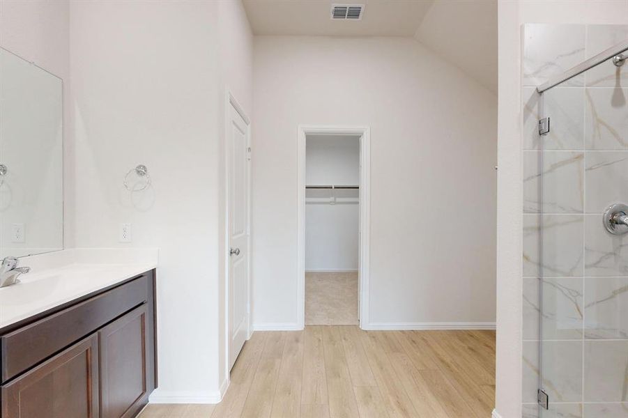 Spacious, unfurnished interior of a new home in Verandah, Royse City (Image 25).