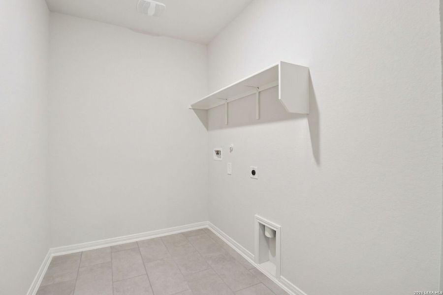 Spacious, unfurnished interior of a new home in Kallison Ranch, San Antonio (Image 20).