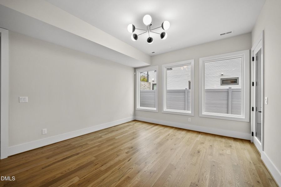 33 - 407 Waldo - Ground Level Family