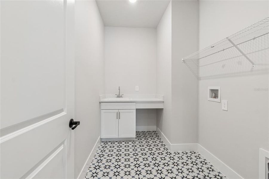 Spacious, unfurnished interior of a new home in Gracewater at Sarasota, Sarasota (Image 29).