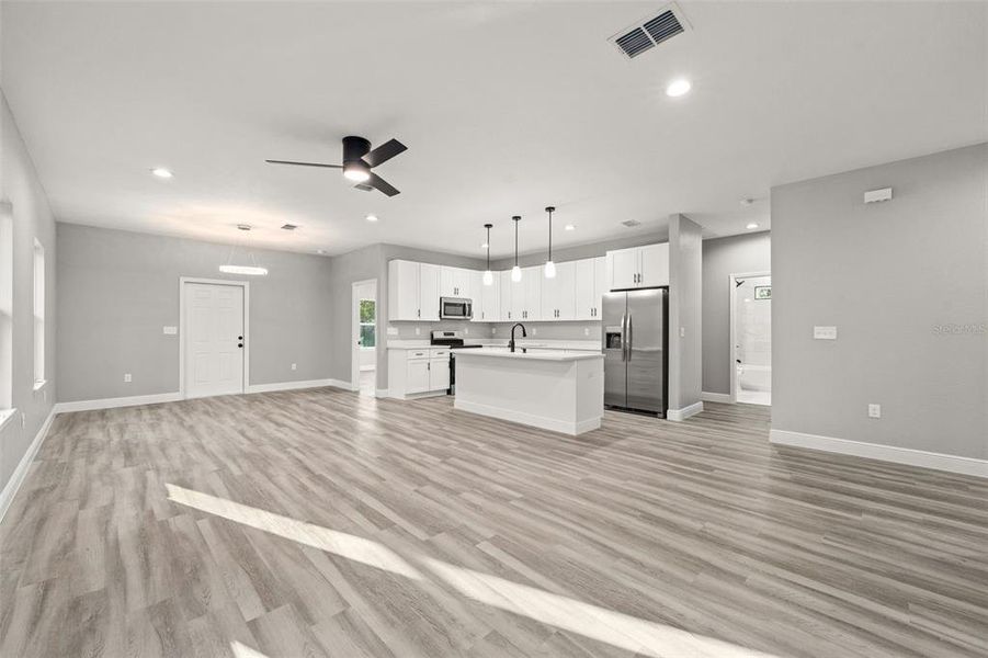 Spacious, unfurnished interior of a new home in , Williston (Image 17).