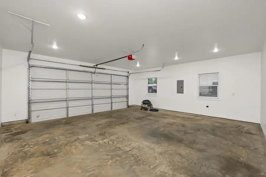 Spacious, unfurnished interior of a new home in , Conroe (Image 34). Spacious, unfurnished interior of a new home in , Conroe (Image 34).