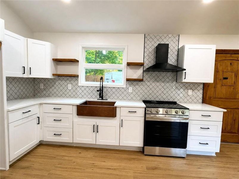 Furnished interior view inside a new home in , Conyers (Image 5).
