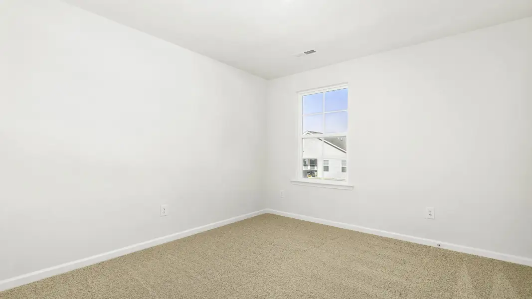 Spacious, unfurnished interior of a new home in Cambridge Park, Mebane (Image 16).