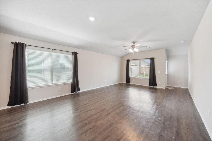 Spacious, unfurnished interior of a new home in , Waller (Image 20).