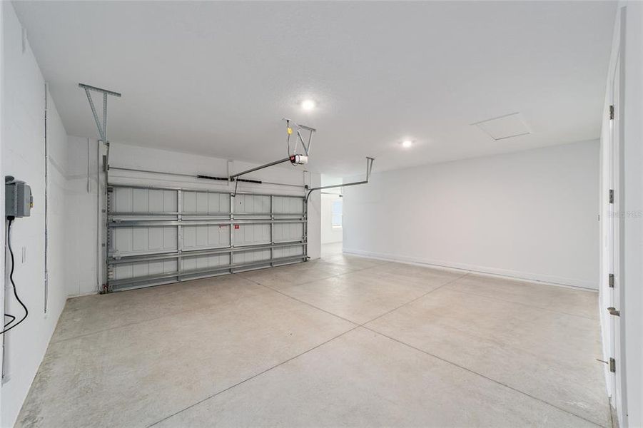 Spacious, unfurnished interior of a new home in , Ocala (Image 18).