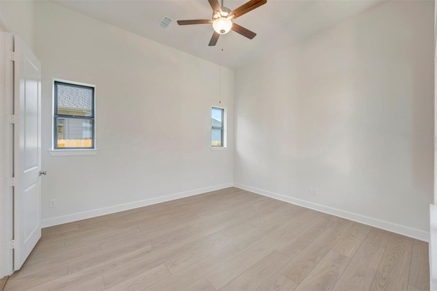 Spacious, unfurnished interior of a new home in Sienna - Landmark Row Collection, Missouri City (Image 22).