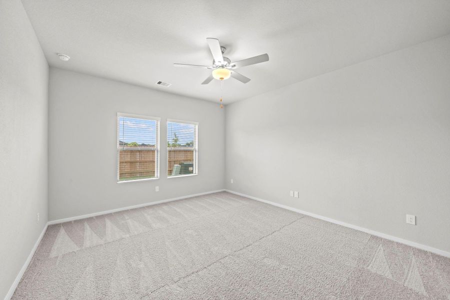 Spacious, unfurnished interior of a new home in Laurel Landing, Alvin (Image 17).