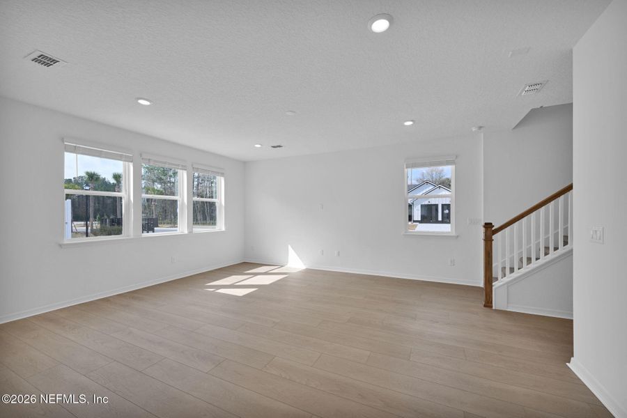 Spacious, unfurnished interior of a new home in Murray Farms, Middleburg (Image 40).