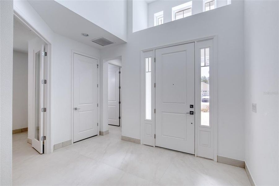 Spacious, unfurnished interior of a new home in , Daytona Beach (Image 25).