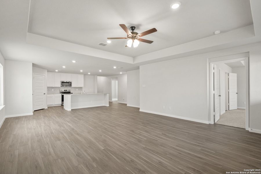Spacious, unfurnished interior of a new home in Swenson Heights, Seguin (Image 16).