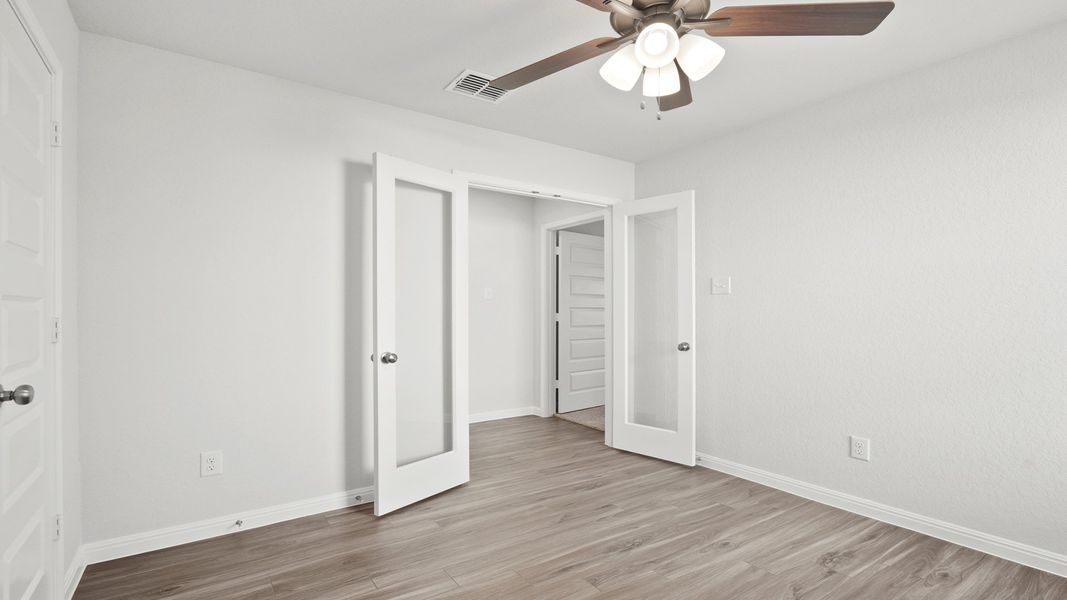 Spacious, unfurnished interior of a new home in Hunters Ranch, San Antonio (Image 19).