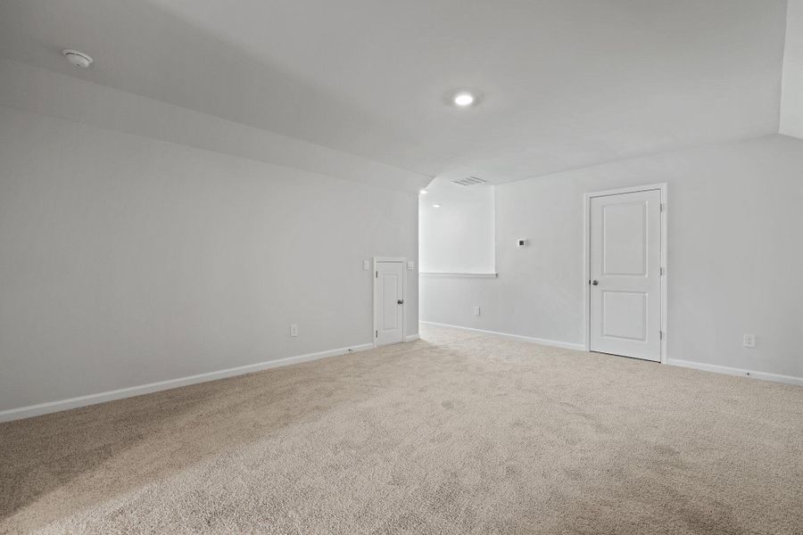 Spacious, unfurnished interior of a new home in Sheep Island, Summerville (Image 25).