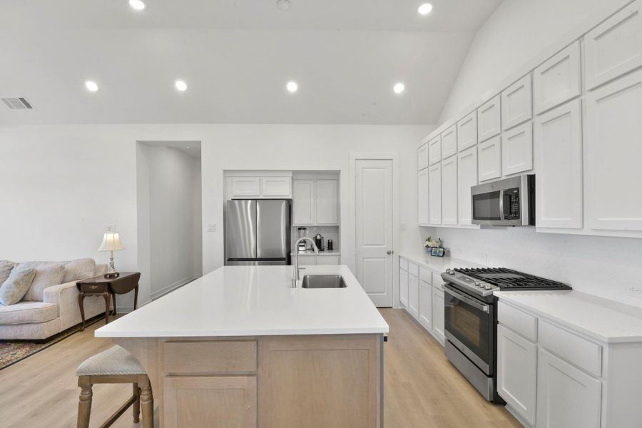 Furnished interior view inside a new home in Riceland: 42ft. lots, Mont Belvieu (Image 14).