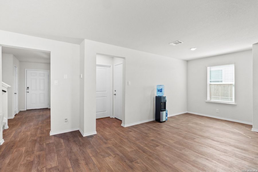 Spacious, unfurnished interior of a new home in Redbird Ranch, San Antonio (Image 22).