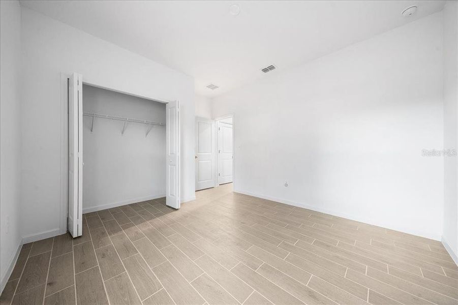 Spacious, unfurnished interior of a new home in Grand Park North, Dunnellon (Image 26).