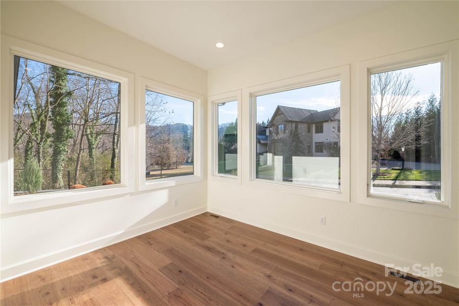 Office / Flex Room Office / Flex Room