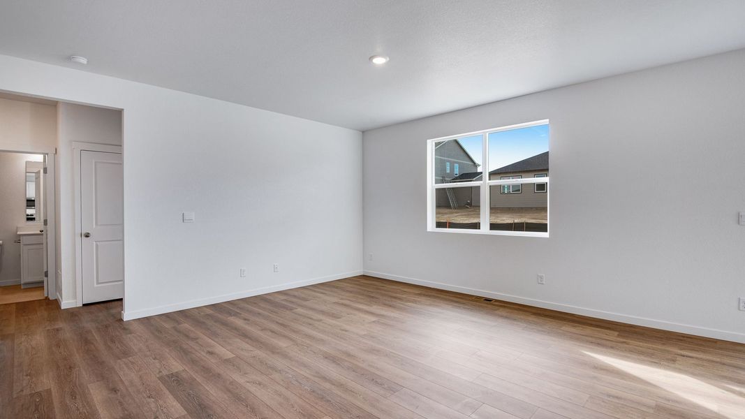 Spacious, unfurnished interior of a new home in Silver Peaks, Lochbuie (Image 15). Spacious, unfurnished interior of a new home in Silver Peaks, Lochbuie (Image 15).
