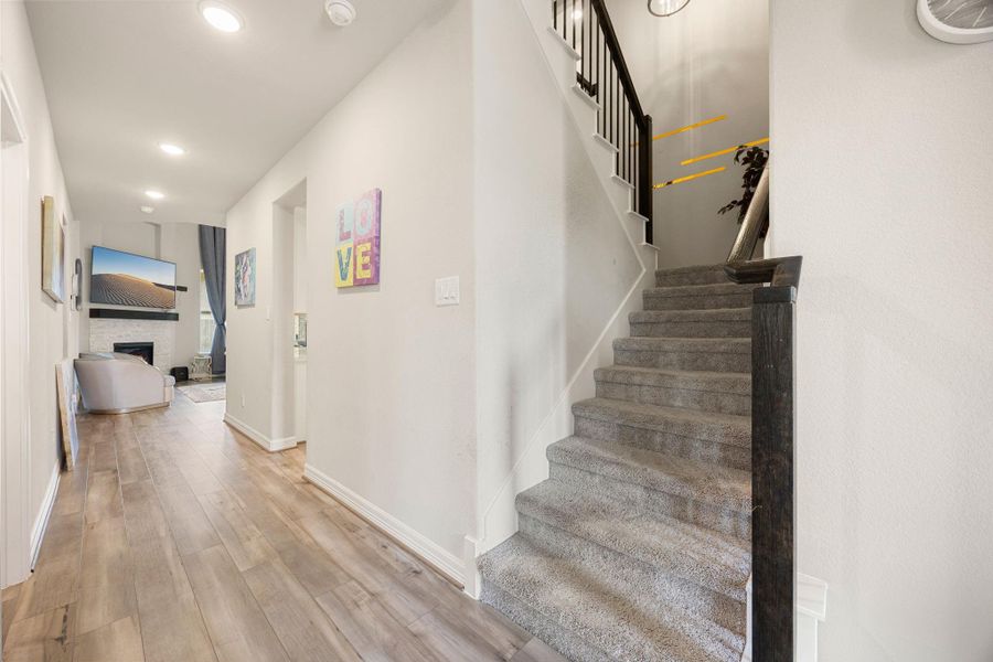 Spacious, unfurnished interior of a new home in Sunterra 60ft, Katy (Image 21).