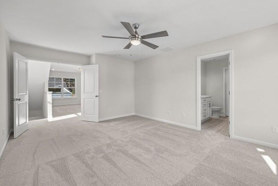 Spacious, unfurnished interior of a new home in Parker's Preserve, Ridgeville (Image 10).