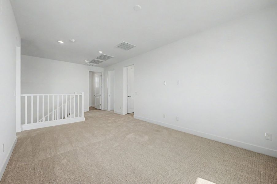 Spacious, unfurnished interior of a new home in Frontera, Surprise (Image 15).