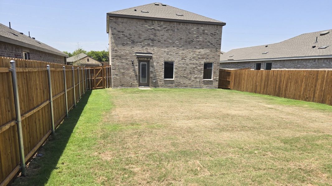 Exterior details and patio area of a home in Creekside Ranch, Blue Ridge (Image 4).
