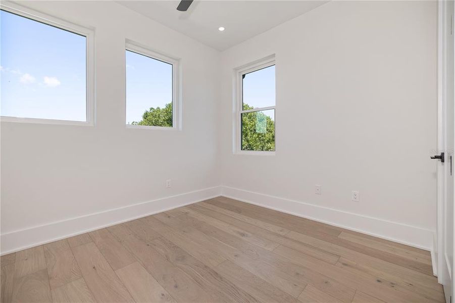 Spacious, unfurnished interior of a new home in , Tampa (Image 39).