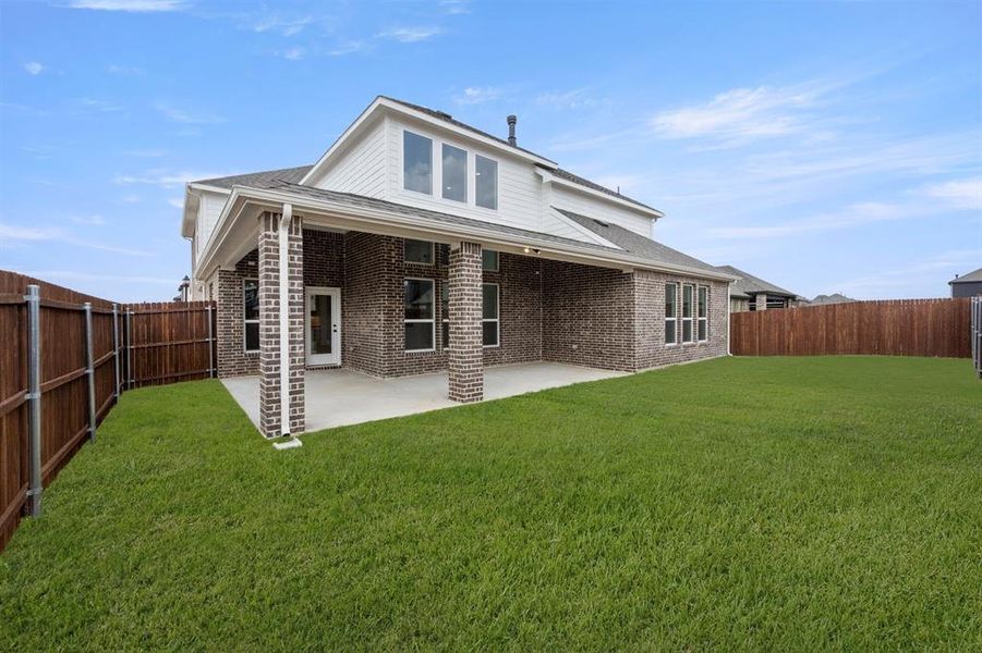 Exterior details and patio area of a home in High Country, Burleson (Image 4).