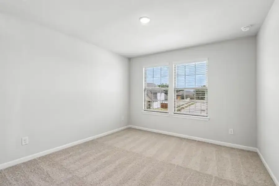 Spacious, unfurnished interior of a new home in Tinsley Meadows, Van Alstyne (Image 25).