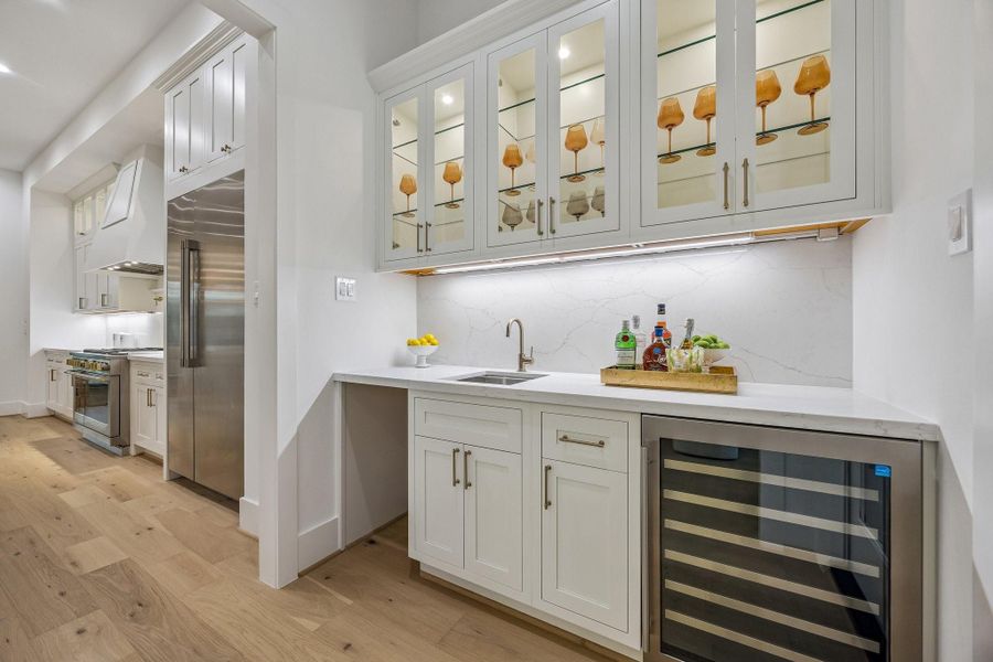 The Wet-Bar is accessable from the Kitchen, Dining Room and Terrace. The Wet-Bar is accessable from the Kitchen, Dining Room and Terrace.