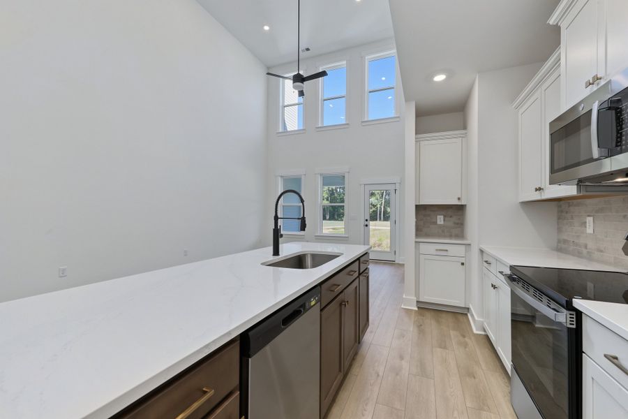 Furnished interior view inside a new home in Bally Castle, Murrells Inlet (Image 7).