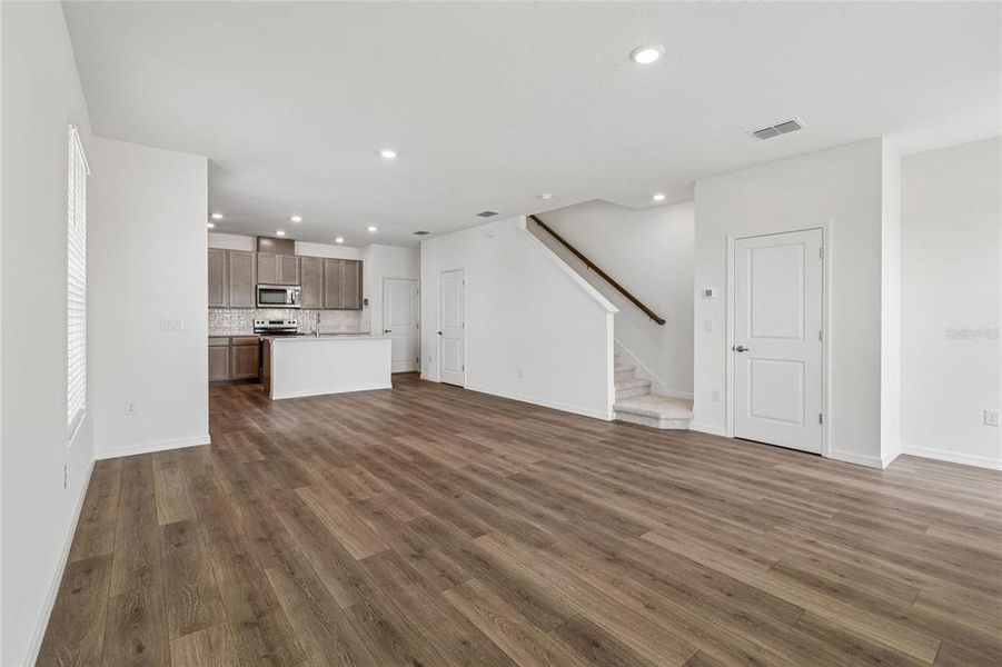 Spacious, unfurnished interior of a new home in Waterset Townhomes, Apollo Beach (Image 21).
