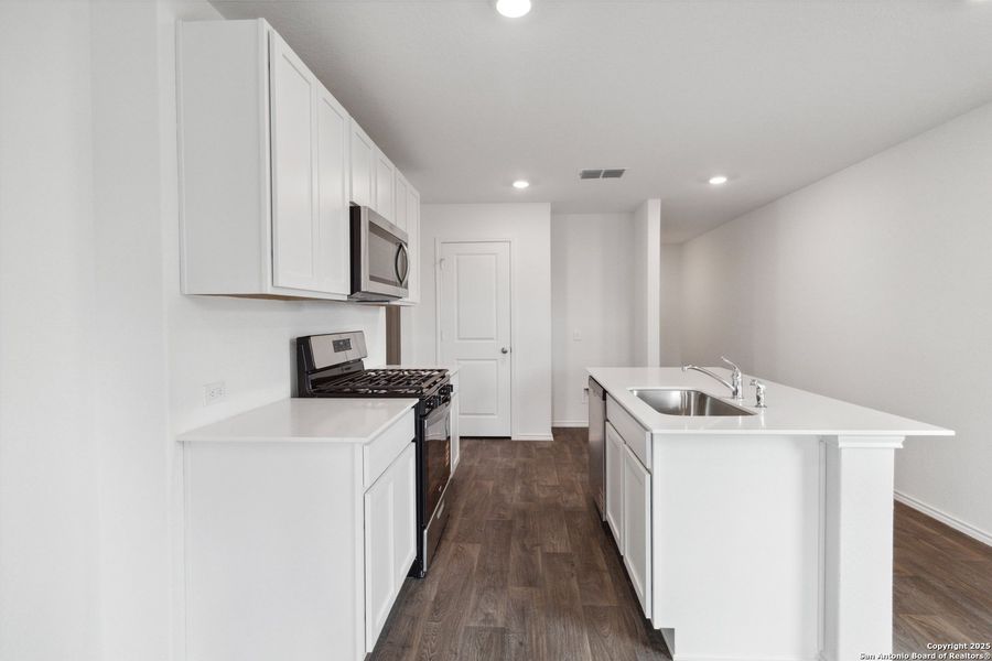 Furnished interior view inside a new home in Avenida, Converse (Image 11).
