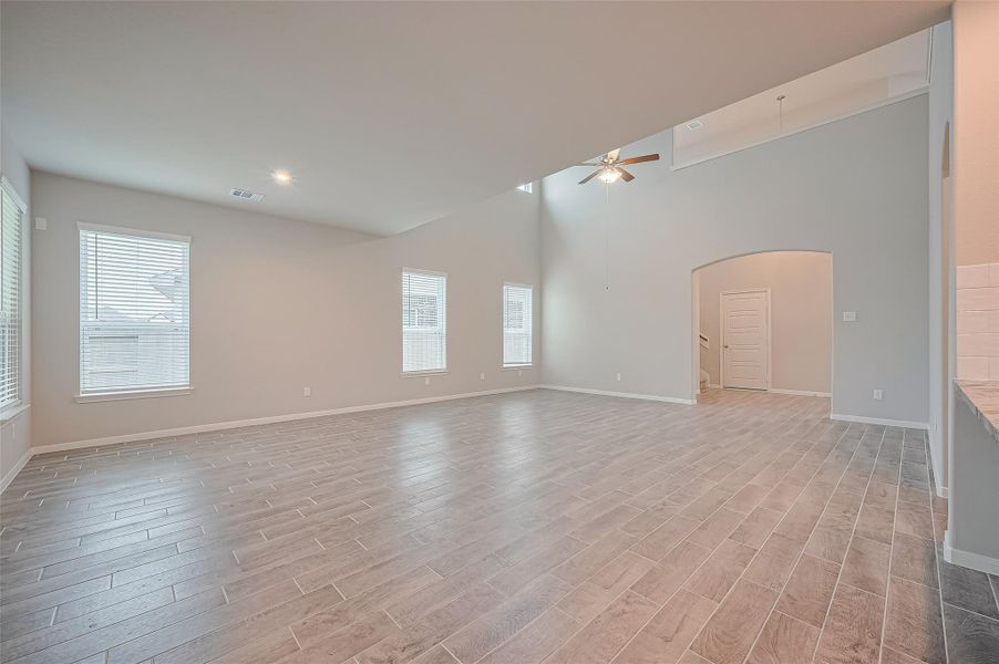 Spacious, unfurnished interior of a new home in Sunterra, Katy (Image 34).