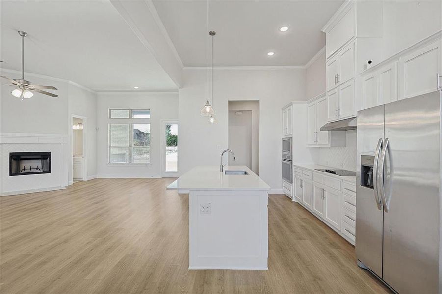 Furnished interior view inside a new home in Oak Creek Ranch, Midlothian (Image 12).