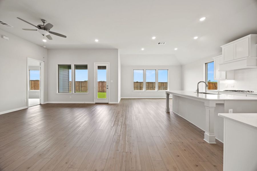 Spacious, unfurnished interior of a new home in Tinsley Meadows, Van Alstyne (Image 13). Spacious, unfurnished interior of a new home in Tinsley Meadows, Van Alstyne (Image 13).