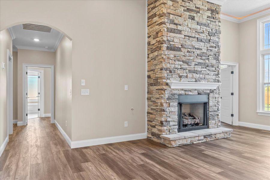 Representative unfurnished interior of a home built from the Converse Elite by Enchanted Homes in Pointe Summit, Slater-Marietta (Image 60).