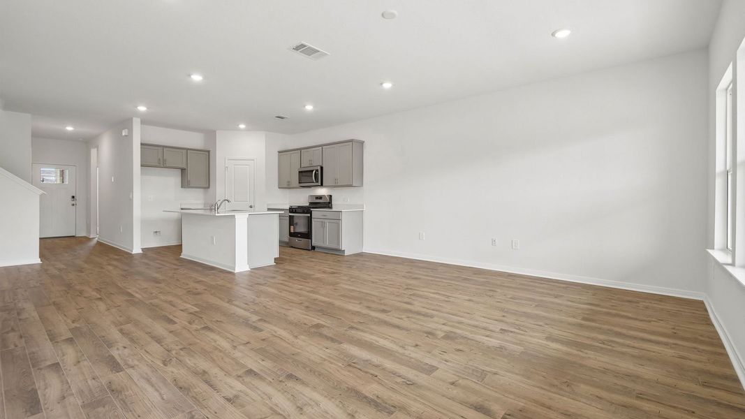 Spacious, unfurnished interior of a new home in Prairie Lakes, Buda (Image 17).