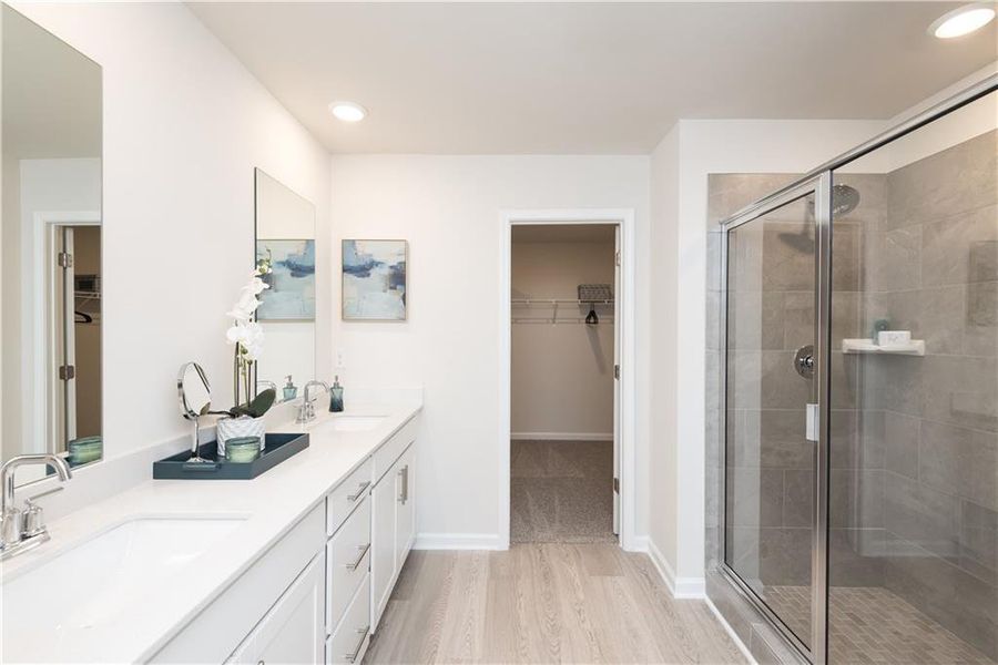 Furnished interior view inside a new home in Ivey Township, Dallas (Image 10).