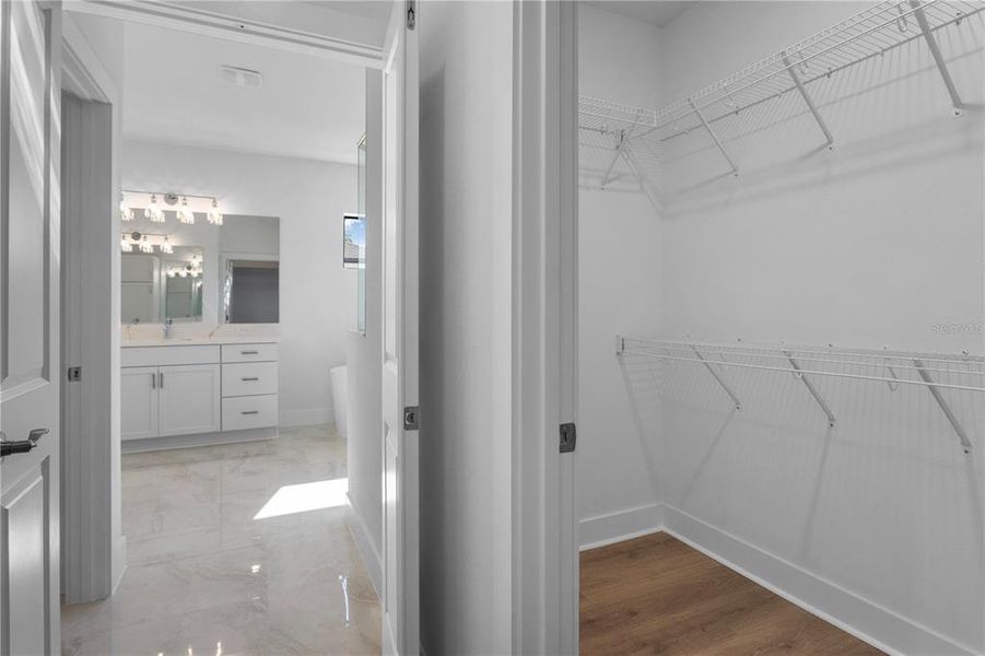 Spacious, unfurnished interior of a new home in , Tampa (Image 38).