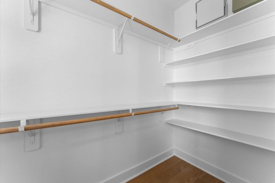 Large walk-in closet in the primary bedroom! Large walk-in closet in the primary bedroom!