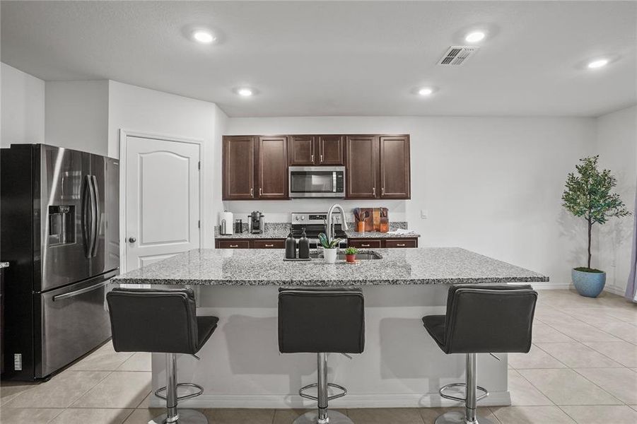 Eat in kitchen area space too! Eat in kitchen area space too!