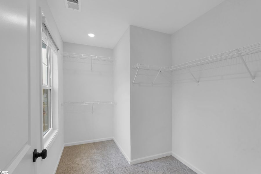 Spacious, unfurnished interior of a new home in Sedona, Greenville (Image 21).