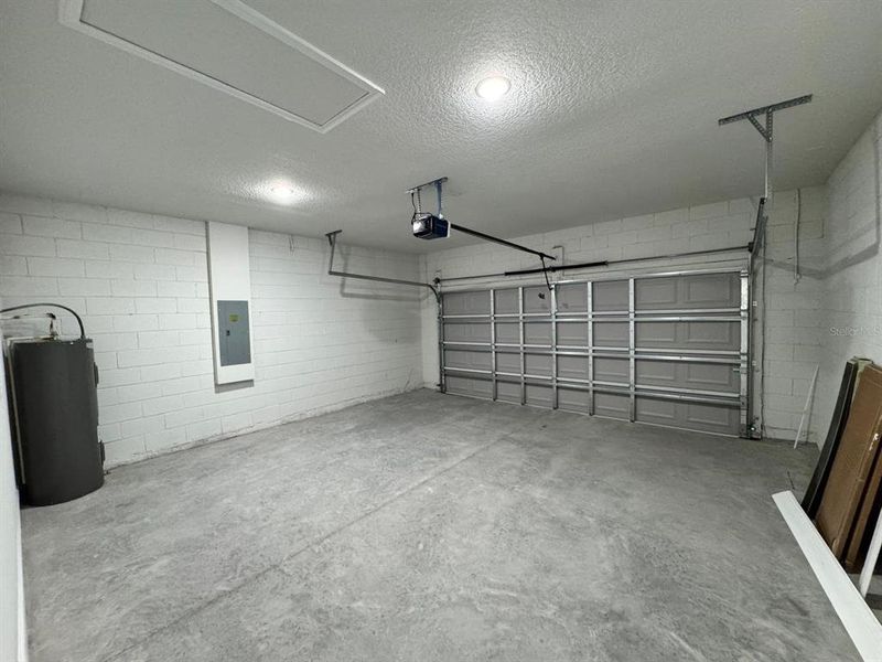 Spacious, unfurnished interior of a new home in , Ocala (Image 9).