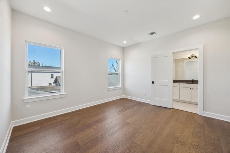 Spacious, unfurnished interior of a new home in Cordell Estates, Houston (Image 32). Spacious, unfurnished interior of a new home in Cordell Estates, Houston (Image 32).