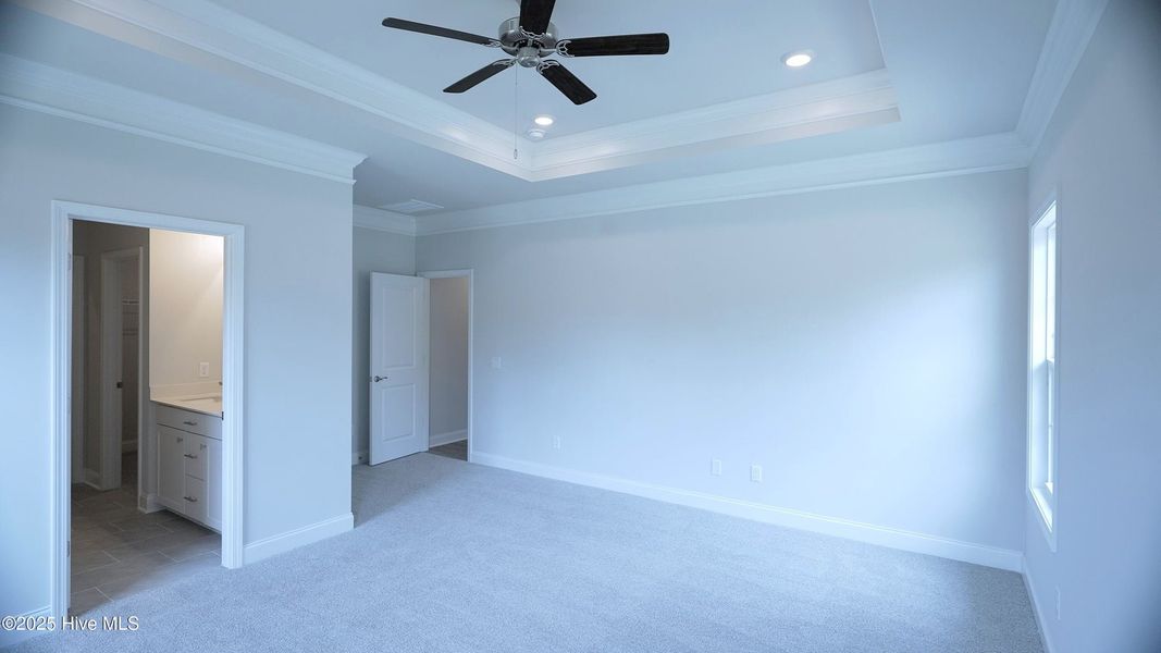 Spacious, unfurnished interior of a new home in Palmetto Creek, Bolivia (Image 11).